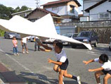 В Японии поставлен рекорд продолжительности полета бумажного самолетика