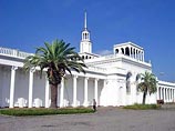 Багапш также сообщил, что абхазская железная дорога будет передана российскому ОАО "РЖД" в управление на десять лет, сухумский аэропорт также перейдет во временное управление России Багапш также сообщил, что абхазская железная дорога будет передана российскому ОАО "РЖД" в управление на десять лет, сухумский аэропорт также перейдет во временное управление России