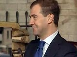 "Наши отношения развиваются хорошо, и по всем направлениям движение вперед", - сказал Медведев. "Вчера у вас состоялись хорошие переговоры, которые завершились подписанием документов по энергетике", - подчеркнул президент РФ