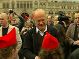 На Красной площади Зюганов принял в пионеры три тысячи школьников