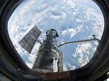 Во время этого выхода астронавты Майк Массимино и Майкл Гуд, которые уже во второй раз в ходе нынешнего полета совершили "космическую прогулку", починили на уникальной космической обсерватории вышедший из строя в 2004 году спектрограф