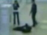 В ночь на 27 апреля начальник столичного ОВД "Царицыно" Евсюков устроил беспорядочную стрельбу в Южном округе Москвы, в том числе в помещении торгового центра "Остров" на Шипиловской улице. В результате два человека погибли и еще семь получили ранения В ночь на 27 апреля начальник столичного ОВД "Царицыно" Евсюков устроил беспорядочную стрельбу в Южном округе Москвы, в том числе в помещении торгового центра "Остров" на Шипиловской улице. В результате два человека погибли и еще семь получили ранения