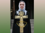 Невестка известной латвийской актрисы Вии Артмане Лига (Анна) Димитере приурочила к параду акцию "Белый платочек" Невестка известной латвийской актрисы Вии Артмане Лига (Анна) Димитере приурочила к параду акцию "Белый платочек"