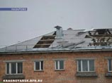 В Красноярском крае ураганом снесло крыши и повалило деревья