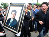 Полиция Южной Кореи обнародовала содержание предсмертной записки, оставленной бывшим президентом страны Но Му Хеном. Покончивший с собой политик признался, что он "в долгу перед слишком многими людьми"