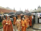 Крестный ход из Успенского собора Кремля на Красную площадь в честь Дней славянской письменности и культуры собрал тысячи людей