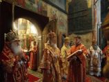 Утром Патриарх Московский и всея Руси Кирилл совершил литургию в Успенском соборе Московского Кремля