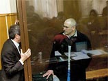 Делая это заявление, Ходорковский попросил сторону обвинения опровергнуть его информацию, а именно то, что "оперативное сопровождение структурами федеральной службы безопасности проводится с ведома обвинения"