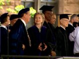 Хиллари Клинтон стала почетной выпускницей Йельского университета