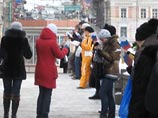 Около 200 студентов, преподавателей и сотрудников Владивостокского государственного университета экономии и сервиса (ВГУЭС) вышли утром 27 мая на митинг протеста против ядерных испытаний в КНДР