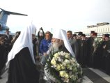 Патриарх прибыл в Петербург с первосвятительским визитом, приуроченным к Дню города и отмечаемому в этот же день 80-летию митрополита Санкт-Петербургского и Ладожского Владимира, старейшего члена Святейшего Синода Патриарх прибыл в Петербург с первосвятительским визитом, приуроченным к Дню города и отмечаемому в этот же день 80-летию митрополита Санкт-Петербургского и Ладожского Владимира, старейшего члена Святейшего Синода