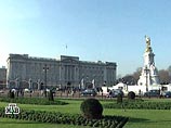 Букингемский дворец накануне выразил возмущение решением Парижа не приглашать королевскую семью на 65-летие со дня высадки союзников в Нормандии