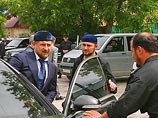 Мало ведь кто в Чечне и за ее пределами не знает о пристрастии Рамзана Кадырова к автомобилям. Мало кто не понимает, что для горца сегодня автомобиль - что скакун в былые времена Мало ведь кто в Чечне и за ее пределами не знает о пристрастии Рамзана Кадырова к автомобилям. Мало кто не понимает, что для горца сегодня автомобиль - что скакун в былые времена