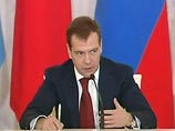 Президент России Дмитрий Медведев, по крайней мере, один раз нарушил Конституцию: он подписал текст закона, содержание которого отличается от принятого депутатами Госдумы