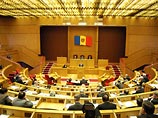 Парламент Молдавии в четверг по предложению правящей партии коммунистов перенес выборы президента страны с 28 мая на 3 июня