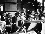 По словам 79-летней Мур, тогда она верила, что Америке были нужны революционные перемены, а искрой могло бы стать убийство президента. Сейчас она считает, что ее действия были "неправильными... серьезной ошибкой" По словам 79-летней Мур, тогда она верила, что Америке были нужны революционные перемены, а искрой могло бы стать убийство президента. Сейчас она считает, что ее действия были "неправильными... серьезной ошибкой"