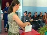 ЦИК Южной Осетии зарегистрировал 52 тыс. 436 избирателей на территории республики. За пределами Южной Осетии точное число избирателей неизвестно, и подсчет голосов будет производиться по мере того, как люди будут приходить на участки для голосования