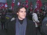 Неизвестные подожгли машину Лимонова. Сам он успел выскочить Неизвестные подожгли машину Лимонова. Сам он успел выскочить
