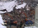 Катастрофа на Басманном рынке произошла рано утром 23 февраля 2006 года. Кровля здания в виде огромного вогнутого внутрь купола, поддерживавшегося системой тросов, вдруг безо всякого внешнего воздействия обрушилась