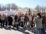 Власти Ленобласти выделят перекрывшим трассу жителям Пикалево еще почти 7 млн рублей