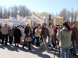 Власти Ленобласти выделят перекрывшим трассу жителям Пикалево еще почти 7 млн рублей Власти Ленобласти выделят перекрывшим трассу жителям Пикалево еще почти 7 млн рублей