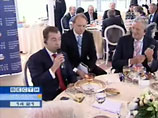 Медведев надеется, что Россия выйдет из кризиса "чуть быстрее, чем, может, мы сегодня на то рассчитываем" Медведев надеется, что Россия выйдет из кризиса "чуть быстрее, чем, может, мы сегодня на то рассчитываем"
