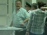 По словам депутата, у него сложилось впечатление, что он находится в тюрьме, поскольку украинские пограничники обращаются с ним как с "преступником, никем и никогда не судимым и не осужденным"