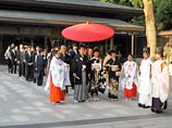 В Японии появились фирмы, предоставляющие "фальшивых" родственников на свадьбу - для статуса