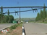 Узбеки, роя траншеи, возводят на границе с Киргизией семиметровые стены