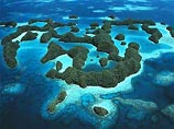 Государство Палау - архипелаг, состоящий из восьми относительно крупных и более 250 мелких островов, расположенный в 800 километрах к востоку от Филиппин Государство Палау - архипелаг, состоящий из восьми относительно крупных и более 250 мелких островов, расположенный в 800 километрах к востоку от Филиппин