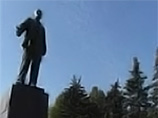 "Чугунный" памятник Ленину рухнул в Верхнем Уфалее, оказавшись гипсовым