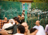 В Иране на многолюдной акции протеста звучит стрельба. Есть убитый и раненые
