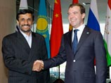В ходе саммита с Ахмади Нежадом встретился президент России Дмитрий Медведев