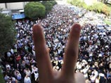 Оппозиция сразу же после объявления результатов выборов заявила о том, что результаты были подтасованы, что послужило причиной массовых беспорядков в Тегеране. В результате погибли по меньшей мере восемь человек Оппозиция сразу же после объявления результатов выборов заявила о том, что результаты были подтасованы, что послужило причиной массовых беспорядков в Тегеране. В результате погибли по меньшей мере восемь человек