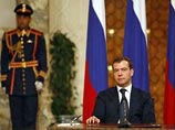 Президент РФ Дмитрий Медведев заявил во вторник в Египте, что Москва против попыток учить демократии арабский мир и напрямую вмешиваться в его дела