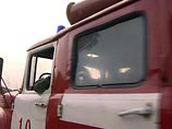 На месте происшествия работают спасатели, пожарные