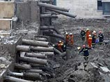 Почти построенный 13-этажный жилой дом в Китае рухнул, при этом не развалившись, погиб рабочий Почти построенный 13-этажный жилой дом в Китае рухнул, при этом не развалившись, погиб рабочий