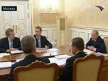 Он считает, что приоритетами правительства при формировании бюджета должны оставаться социальные расходы Он считает, что приоритетами правительства при формировании бюджета должны оставаться социальные расходы