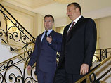 Президент России Дмитрий Медведев, прибывший в понедельник с однодневным рабочим визитом в Баку, провел переговоры с азербайджанским коллегой Ильхамом Алиевым
