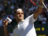 Швейцарец Роже Федерер в среду уверенно вышел в полуфинал Открытого чемпионата Великобритании по теннису