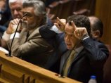 Португальский министр ушел в отставку из-за неприличного жеста, показанного оппонентам в парламенте