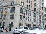 Пентхаус, расположенный в элитном районе Манхэттена, был оценен в 7 млн долларов. По информации агентства, на момент наложения ареста в доме проживала супруга Мэдоффа Рут