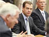 На мой взгляд, успешно действует программа "родовой сертификат", - сказал Медведев, обращаясь к участникам конгресса