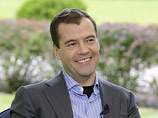 Президент России Дмитрий Медведев считает, что в настоящий момент российско-американские отношения, которые при прежней администрации США "существенно деградировали", начали возрождаться