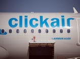 14 взрослых и трое малолетних детей были зарегистрированы и сдали багаж на рейс испанской авиакомпании Clickair, который должен был вылететь в 23:00 по среднеевропейскому времени вечером в субботу