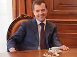 Российский эксперт о Медведеве: он "параноиднее" Путина и доверяет только своей жене Светлане