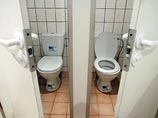 В Литве посетителям общественного туалета отвели на всё пять минут: задержавшегося считают вандалом и запирают внутри 