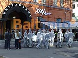 В Петербурге военный оркестр "застукали" у бара в костюмах кроликов из Playboy. Прокуратура ЛенВО начала проверку