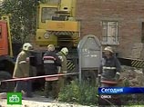 На месте происшествия уже работают спасатели, обстоятельства произошедшего уточняются. На месте также работают сотрудники милиции На месте происшествия уже работают спасатели, обстоятельства произошедшего уточняются. На месте также работают сотрудники милиции