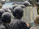 Протестующие алтайские рабочие вновь оттеснены с федеральной трассы бойцами ОМОНа. Есть задержанные Протестующие алтайские рабочие вновь оттеснены с федеральной трассы бойцами ОМОНа. Есть задержанные